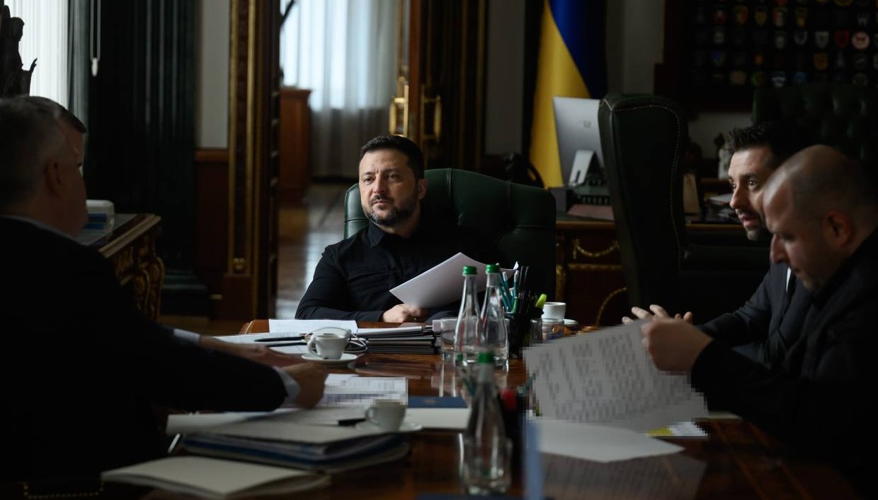 Зеленський перед зустріччю з Віткоффом і Кушнером зібрав нараду Зеленський перед зустріччю з Віткоффом і Кушнером зібрав нараду